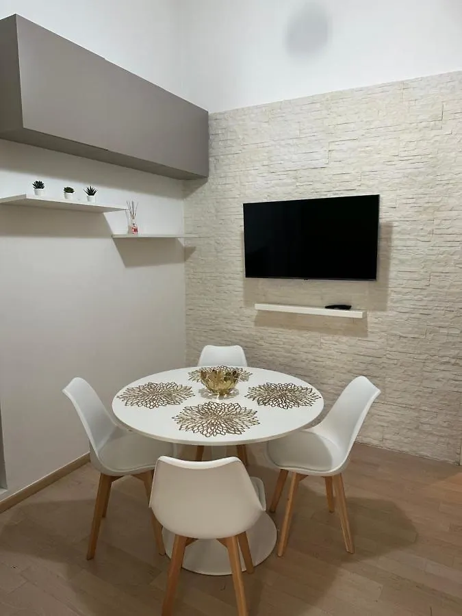 3F Apartment Μπάρι